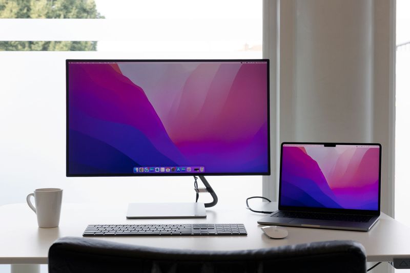 The Best Standing Desk in 2026: Flexispot E7, Uplift V2, IKEA Trotten and Autonomous SmartDesk on a Six-Month Test