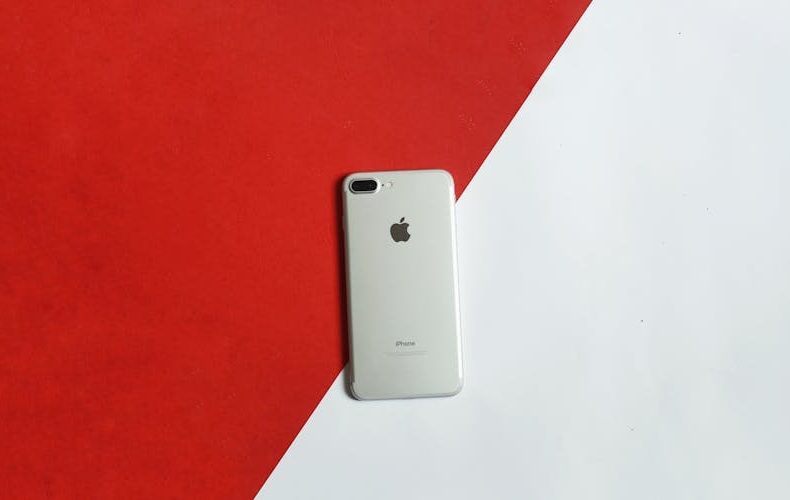 iPhone vs Android: Which is Better in 2026? (Complete Comparison Guide)