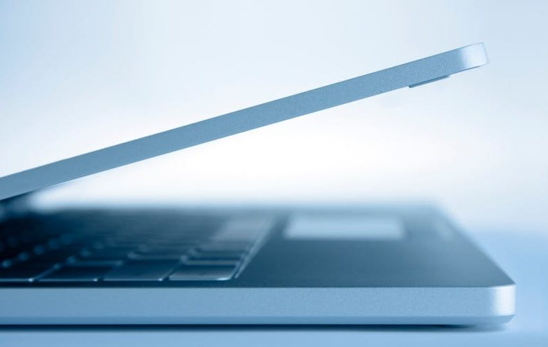 MacBook Air M4 vs Dell XPS 14: Which Laptop Should You Buy?