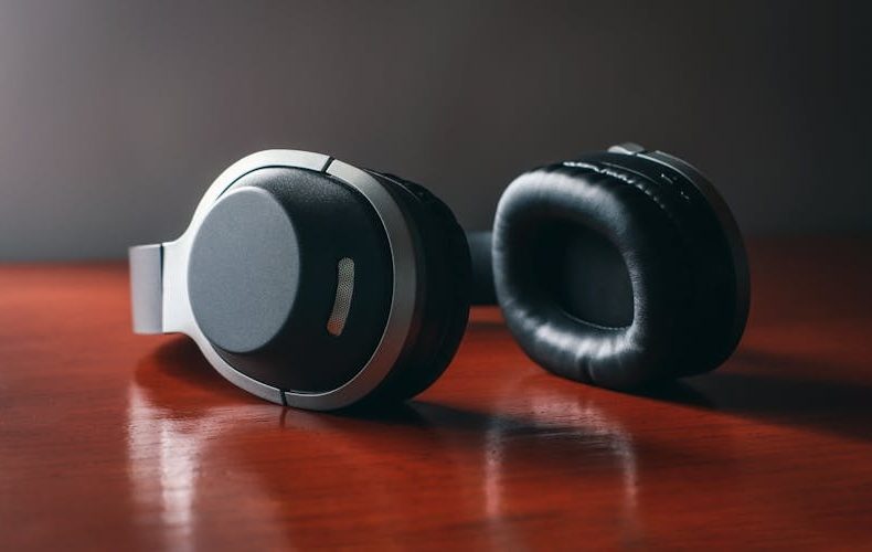 Noise Cancelling vs Transparency Mode: When to Use Each on Your Headphones