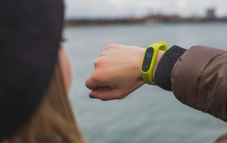 Smart Ring vs Smartwatch: Which Health Tracker Should You Buy in 2026?