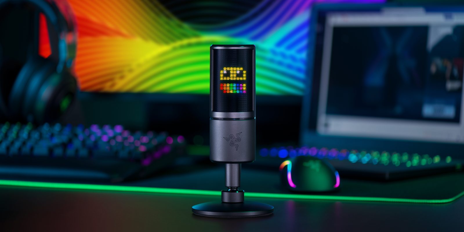 Razer Seiren on desk