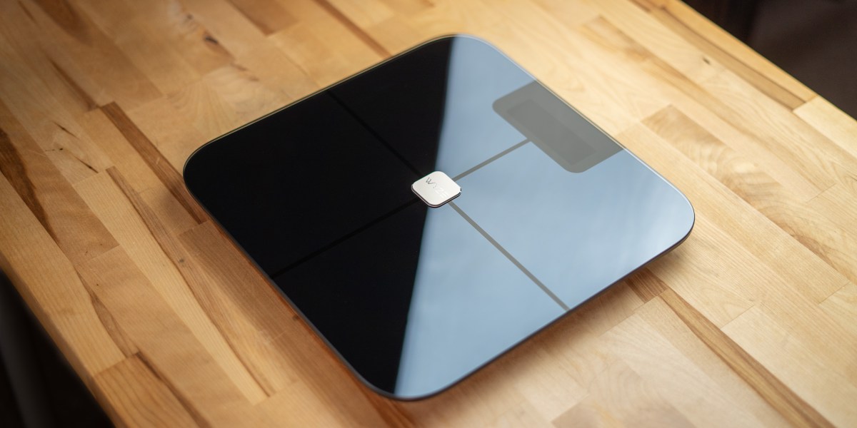 Wyze Scale on desk