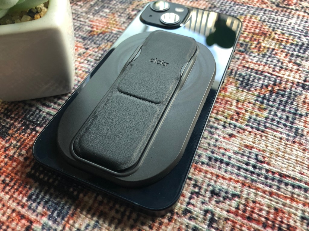 CLCKR MagSafe Grip review