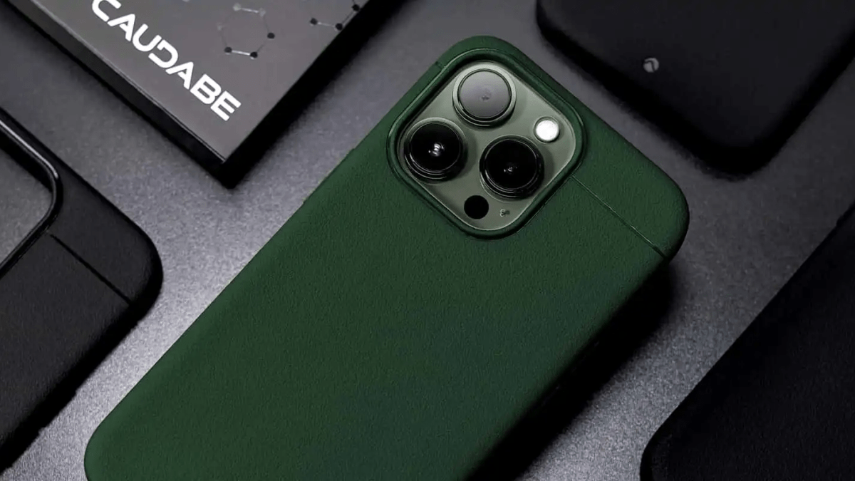 Caudabe Mountain Green iPhone 13 case