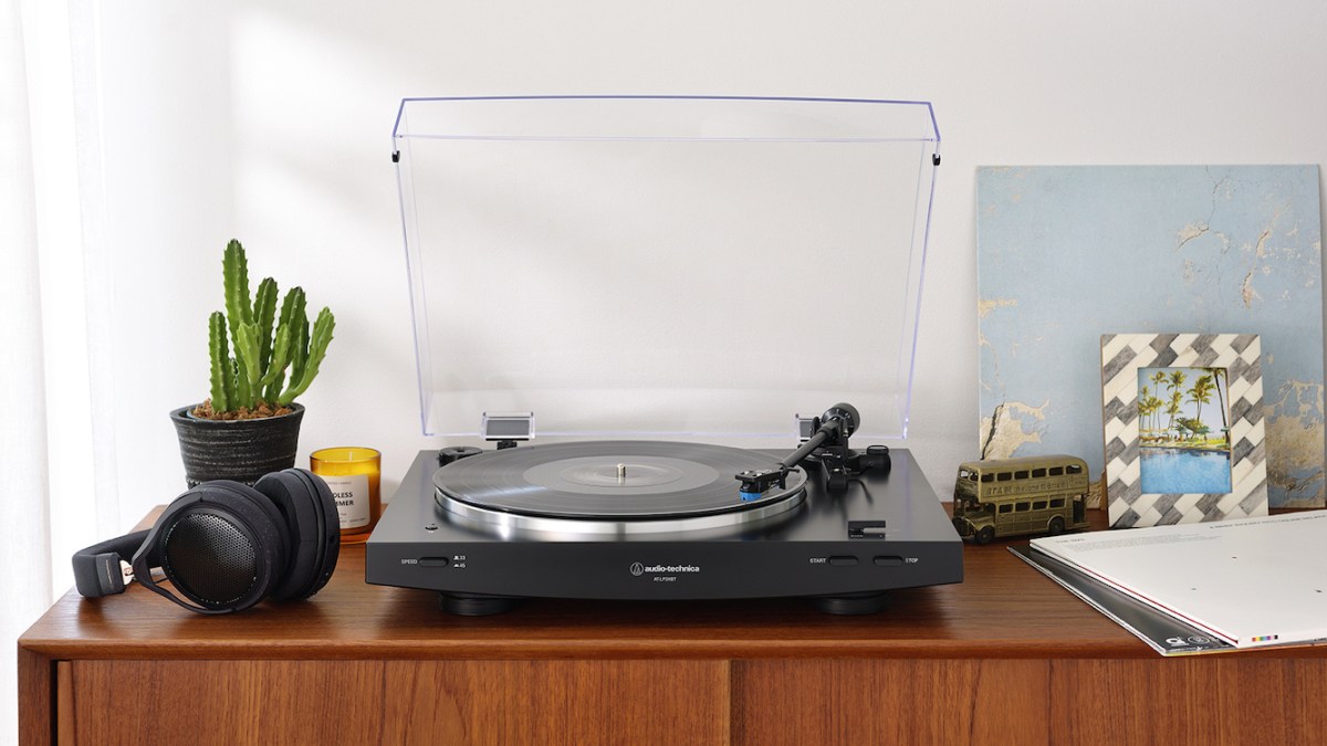 Audio-Technica AT-LP3XBT turntable