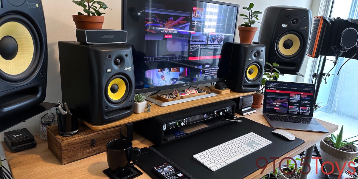 Justin Behind the Screens desk setup