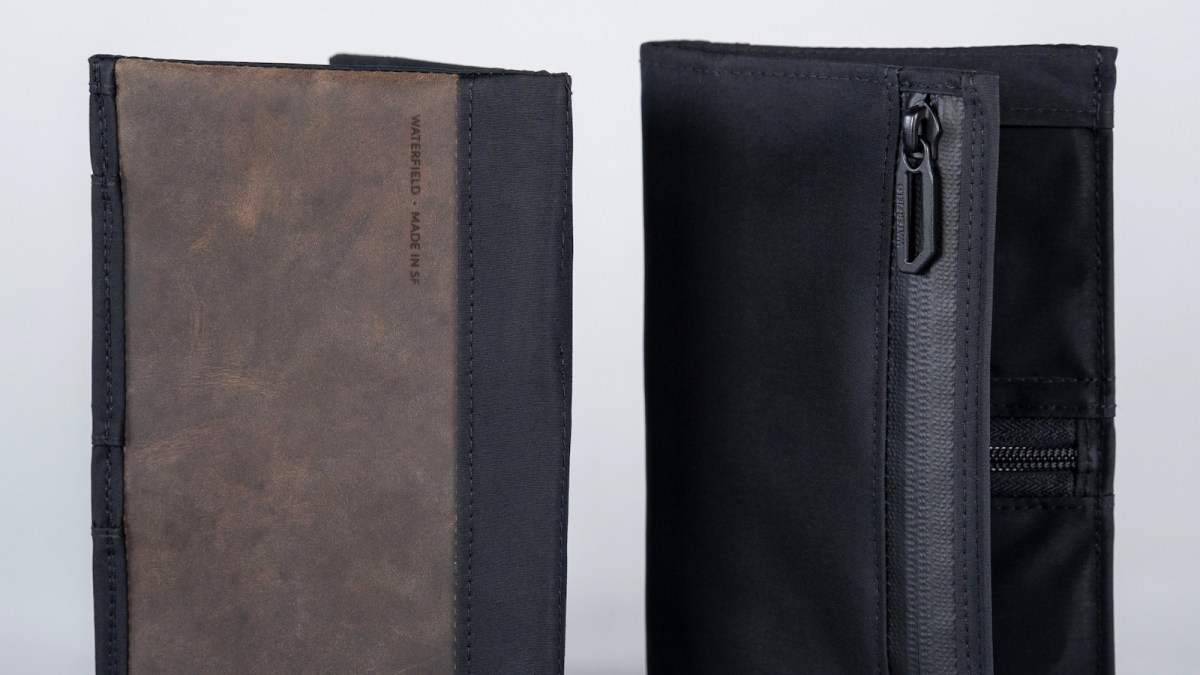 WaterField Magnetic Passport Wallet