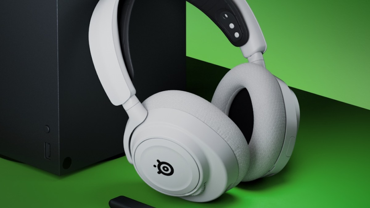 SteelSeries Arctis Nova white headsets