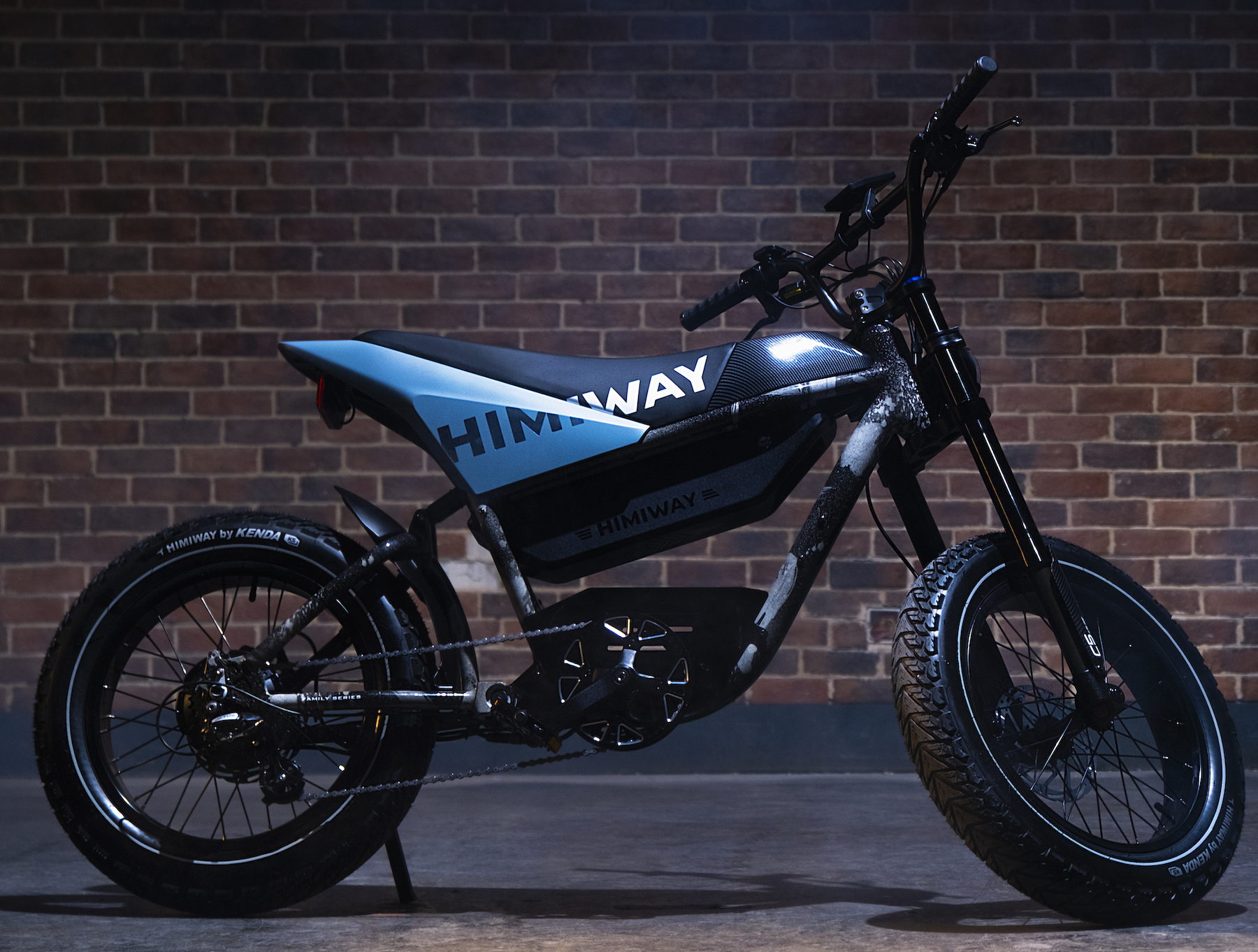 a motorcycle parked on the side of a building