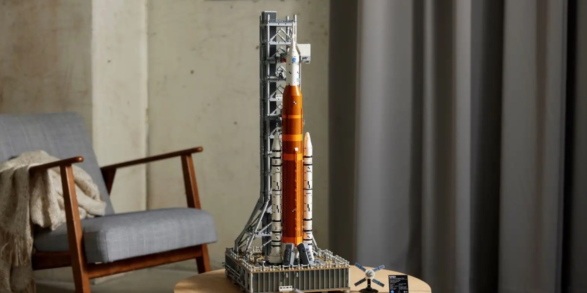 LEGO Artemis Space Launch System