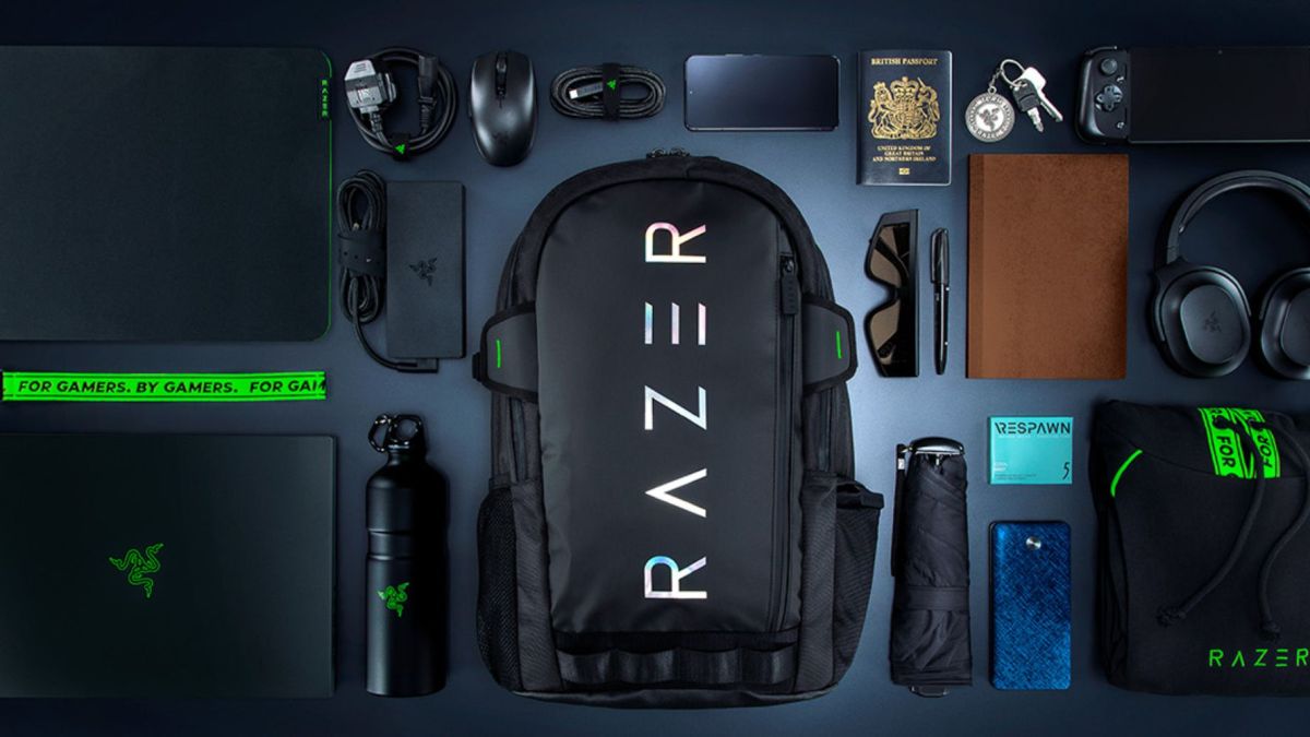 An image showing Razer's Rogue V3 backpack next to a bunch of gear.