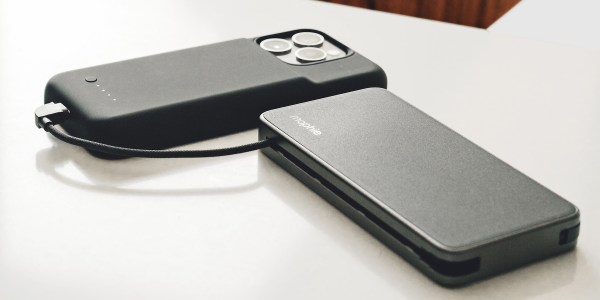 mophie-powerstation-plus-lifestyle