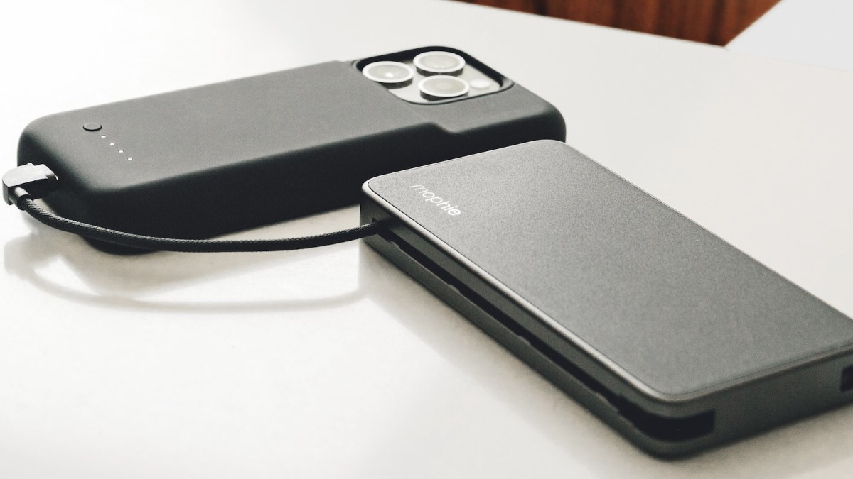 mophie-powerstation-plus-lifestyle