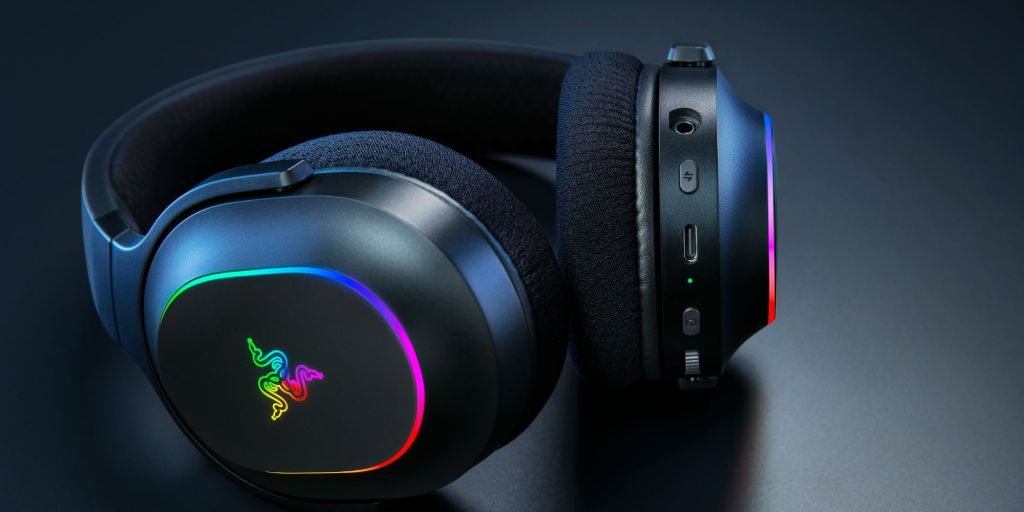 Image showing a render of Razer's new Barracuda X Chroma headset in black.