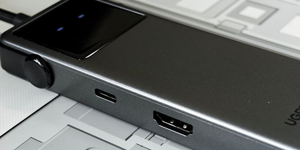 Image showing the ports on the left of UGREEN's Uno USB-C hub.