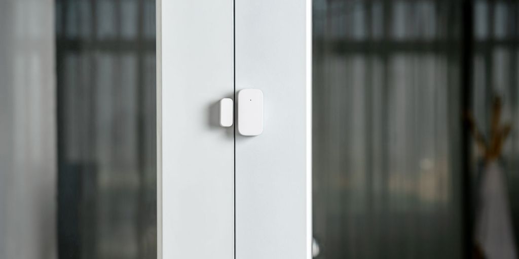 Image showing a render of Aqara's Door and Window sensor.