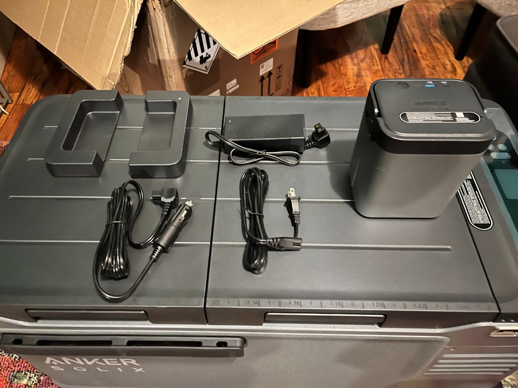 Anker SOLIX Everfrost 2 with its accompanying parts