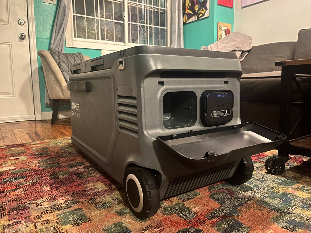 Anker SOLIX Everfrost 2 battery compartments