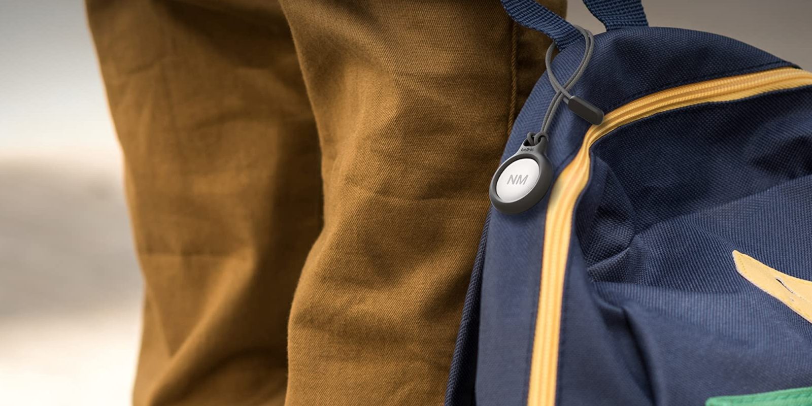 A zipper on a blue bag