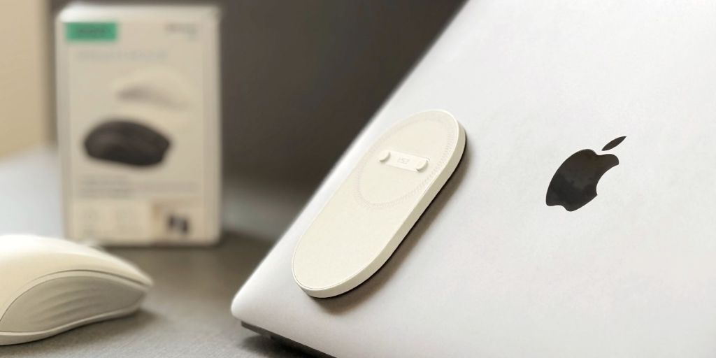 Image showing ESR MagMouse docking pad stuck on a MacBook.