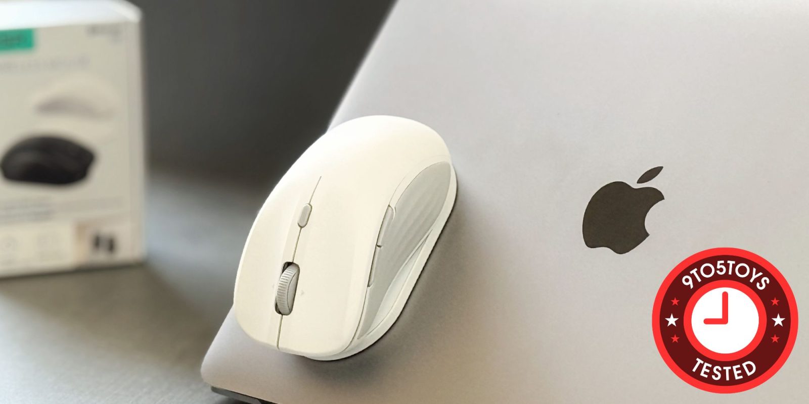 Image showing ESR's MagMouse stuck to a MacBook's lid.