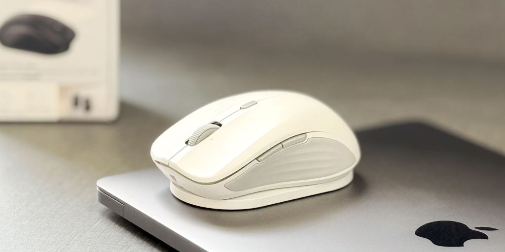 Image showing ESR's MagMouse in white on a MacBook.