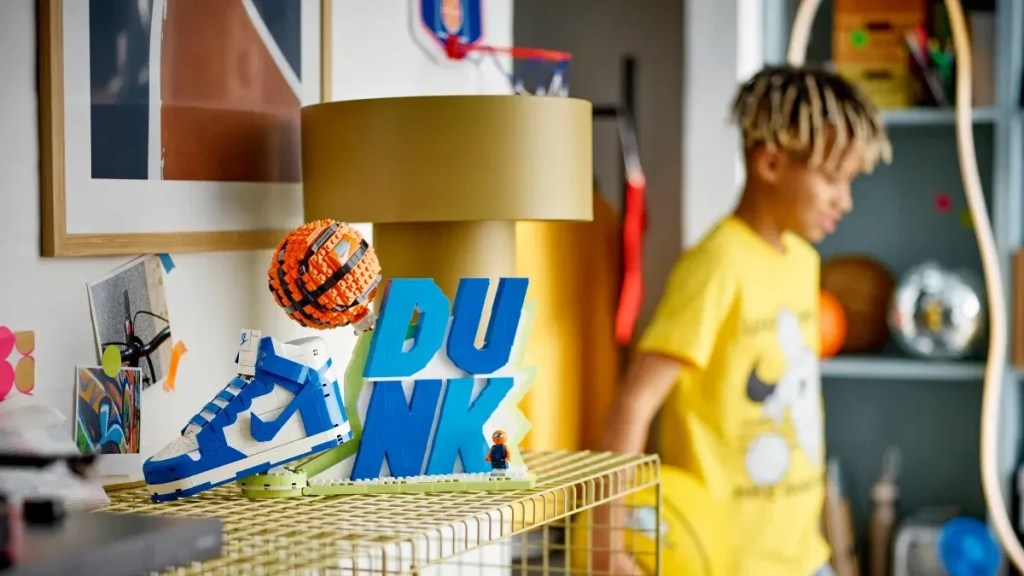 Nike Dunk x LEGO