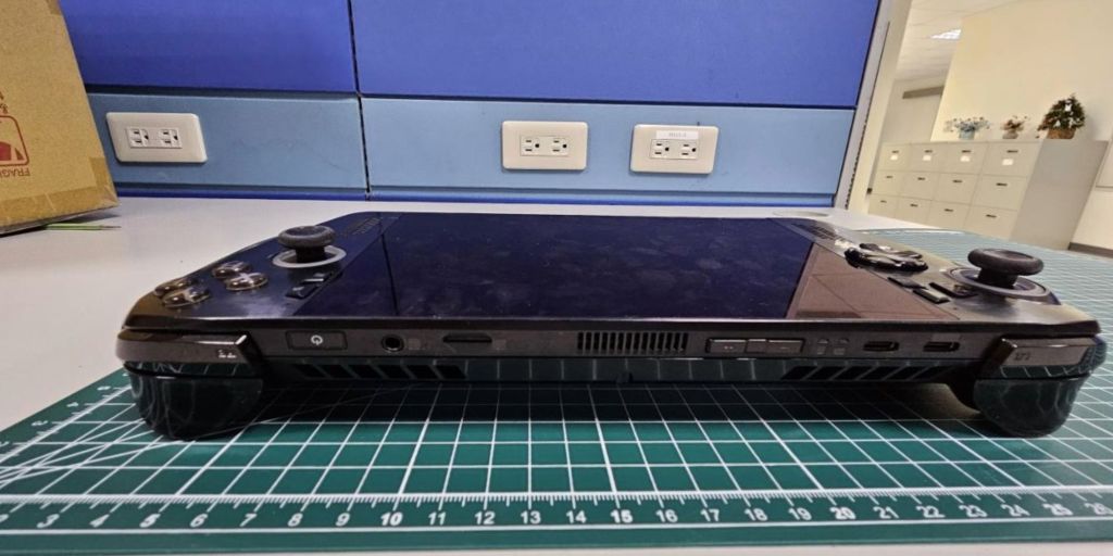 A black rectangular object on a green mat