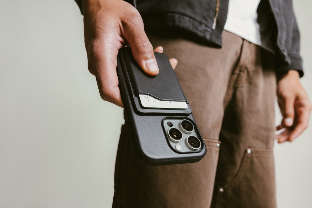 A person holding a cell phone