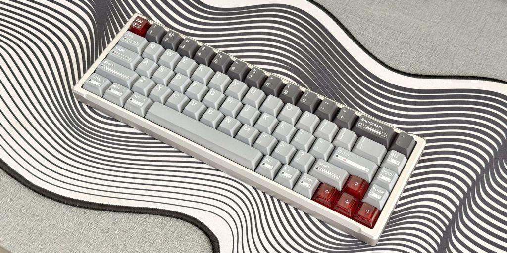 Image showing Luminkey's Magger68 Pro HE keyboard a deskmat.