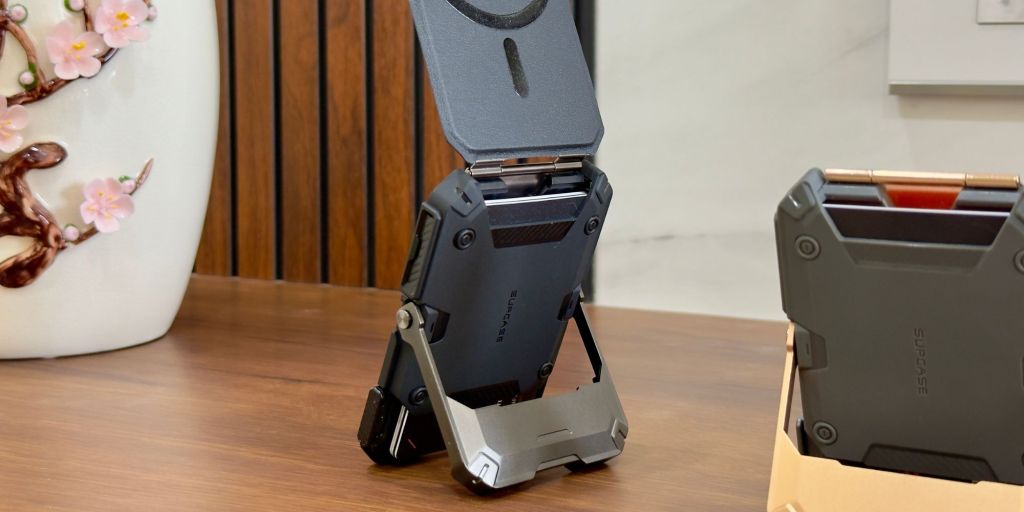 A black and silver device with a lid