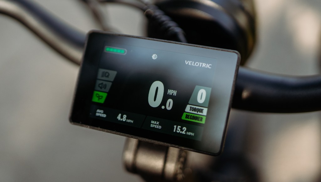 a full color display on Velotric's new Triker handlebar