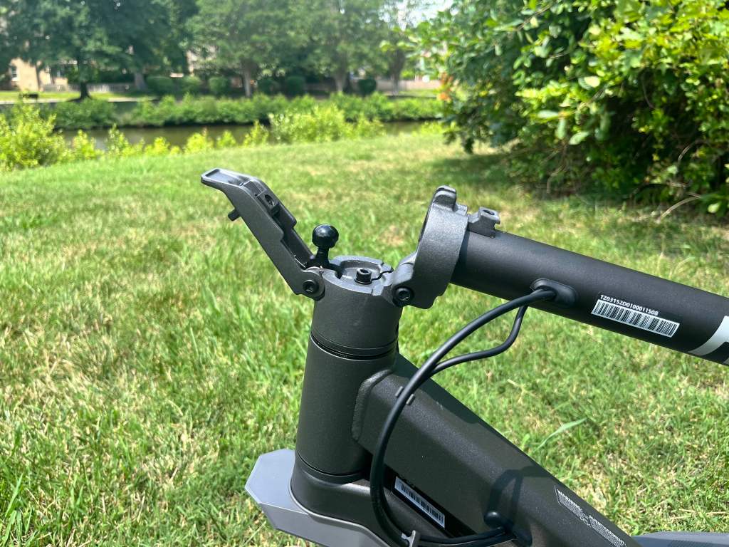 navee st3 pro scooter folded at front in grass