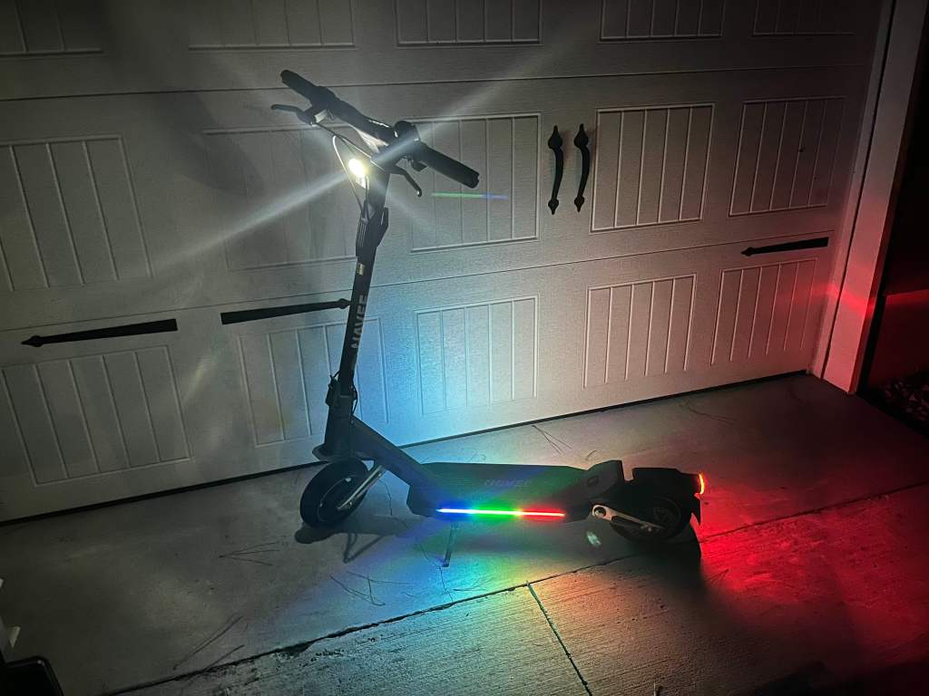 navee st3 pro scooter with lights on