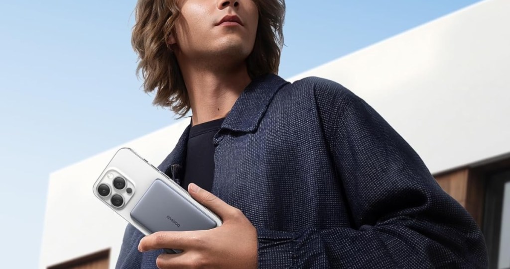 A man holding a cell phone