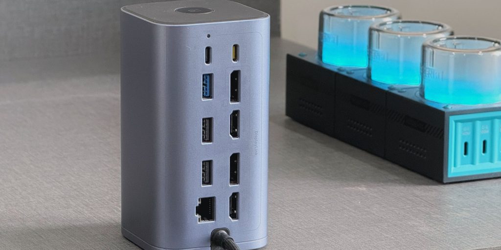 A rectangular device with ports