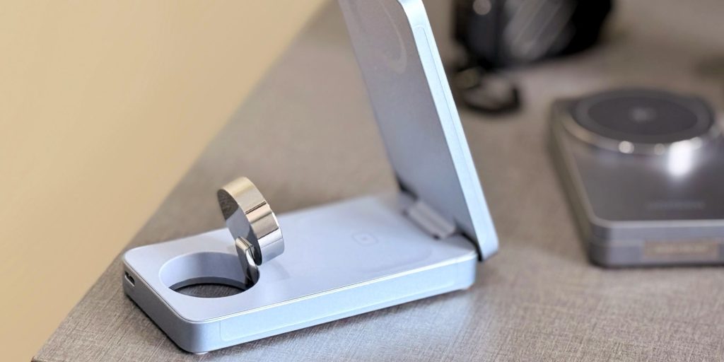 A silver object with a lid